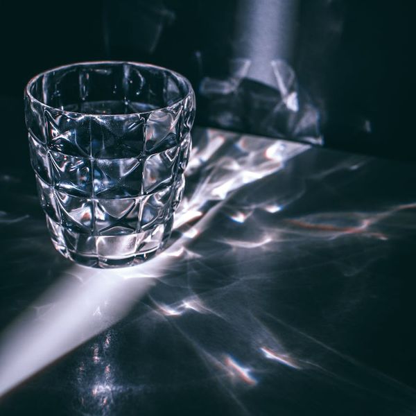 Abstract image representing clarity and focus with gentle light rays.